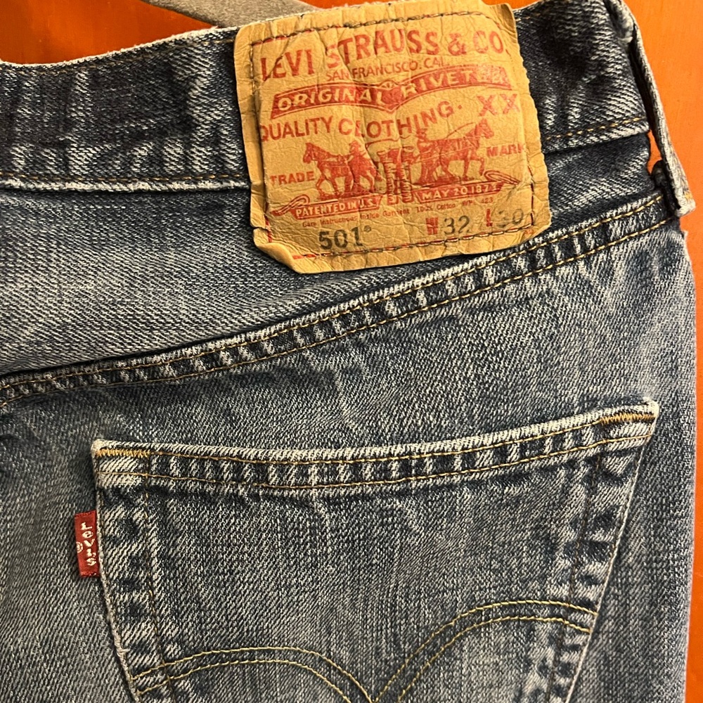 Womens authentic Levi’s 501 button fly